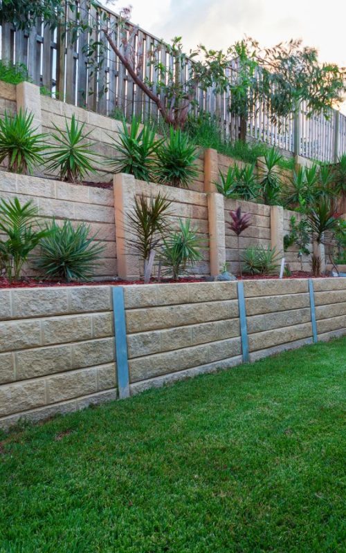 Learn why FARE Outdoor Construction is the top choice for retaining walls in Vestavia Hills. Superior craftsmanship and reliable service for your retaining wall needs. Retaining walls near me.